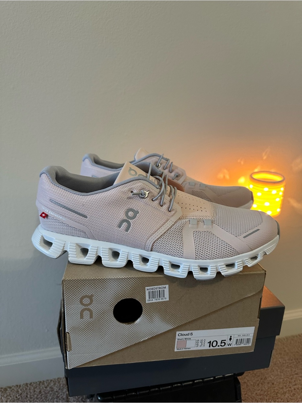 On Running Cloud 5 Women’s Sneakers in Pale Pink and White Size 10.5